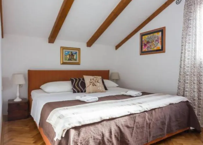 Apartment Lukre Mala
