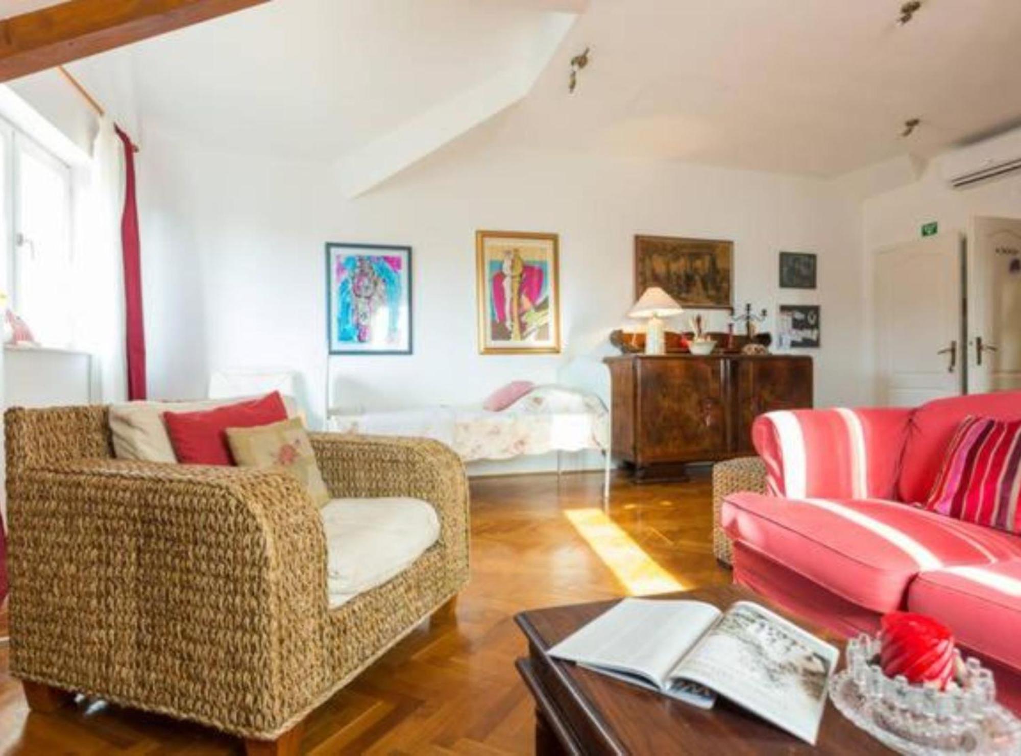 Apartment Lukre Mala *